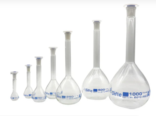 Fiola de Vidrio Aforada con Graduación Azul y Tapa Plástica | Diferentes Capacidades – ABSA Soluciones Perú