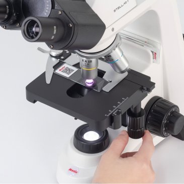MICROSCOPIO TRINOCULAR MOTIC STELLAR 1 PRO-T - OBJETIVOS PLAN INFINITO (1000X) – ABSA Soluciones Perú